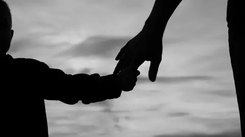 Proiect votat: Copiii greu adoptabili si-ar putea gasi familii in afara tarii