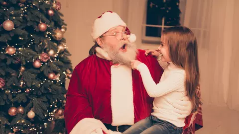 La ce varsta ii spui adevarul despre Mos Craciun?