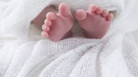 S-a nascut primul copil dintr-un uter transplantat de la o femeie decedata