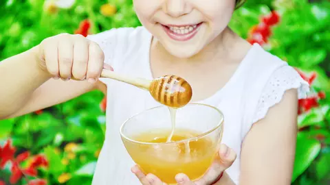 Cand poti le poti da miere copiilor pentru prima data