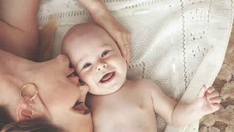 Studiu: Poate fi benefic sa amani maternitatea dupa 35 de ani