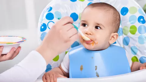 Studiu: majoritatea parintilor incep diversificarea prea devreme