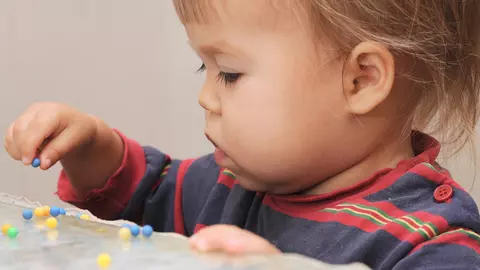 Un copil din Iași a înghițit anticoncepționalele mamei. Care este starea lui