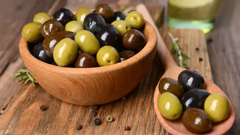 Măslinele negre sau verzi? Care sunt mai bune pentru alimentația copilului