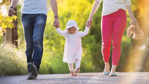 Pot ieși la plimbare cu copilul? Răspunsul Poliției Române