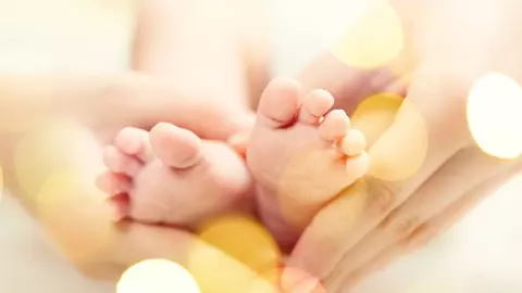 Reușită excepțională a inventatorilor români pentru ortopedia pediatrică. Au creat un dispozitiv pentru îndreptarea picioarelor "tal valg"