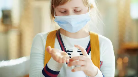 Studiu: Copiii de peste 10 ani pot transmite noul coronavirus la fel de rapid ca adulții