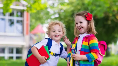 Cei mici vor putea merge la after-school cu tichete decontate de stat