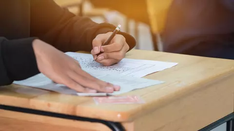 O elevă din Gorj a făcut un șoc după ce profesorii i-au dat o notă greșită la Evaluarea Națională