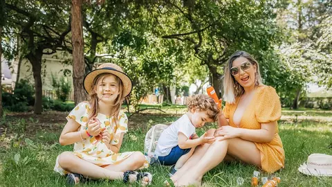 Reguli pentru protecția solară corectă a copiilor. Sfaturile Elei Crăciun