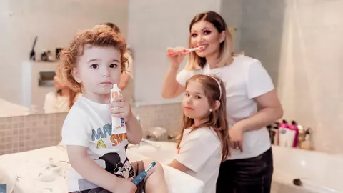 Cum și când începem spălatul pe dinți la copiii mici?