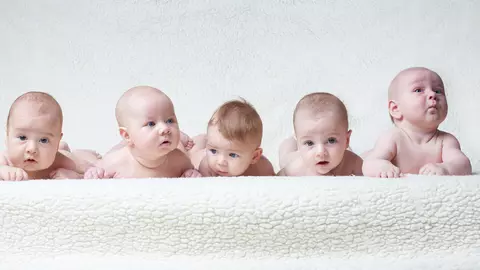 Premieră în Cehia: O femeie a născut cvintupli concepuți pe cale naturală