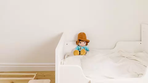 Un bebeluș a murit pentru că ar fi fost legănat prea violent