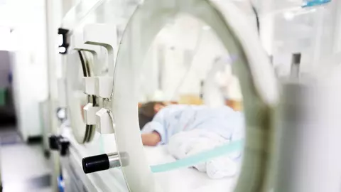 Unui bebeluș de 40 de zile i s-au găsit urme de droguri în organism