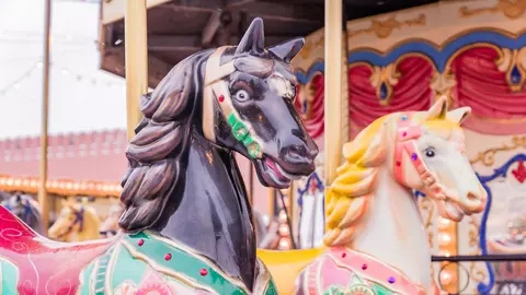 Doi copii, răniți într-un carusel dintr-un parc din Craiova