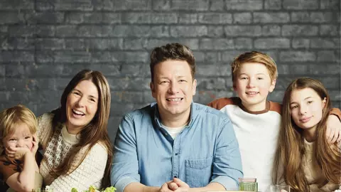 La 46 de ani, soția lui Jamie Oliver își mai dorește un copil