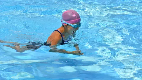 18 copii s-au intoxicat în bazinul de înot al Clubului Rapid din București