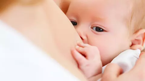 Există sau nu o legătură între alimentația unei mame și calitatea laptelui matern?