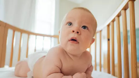 Ce caracteristici trebuie să aibă un pătuț de bebeluși?