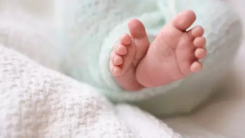 O mamă și-a pus din greșeală bebelușul la vânzare pe internet