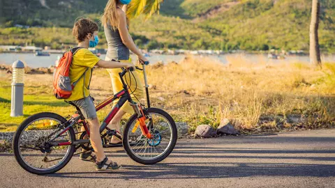 Când pot copiii care trec prin COVID-19 să se reapuce de sport
