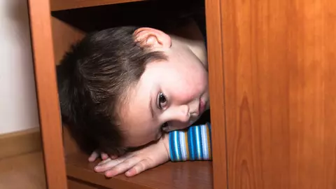 Doi români, stabiliți în Portugalia, și-au maltratat și bătut copiii. Ce pedeapsă au primit