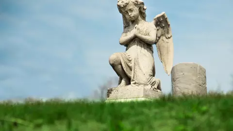 O fată cu diabet a murit după ce a fost lăsată de părinți fără insulină pentru a o "vindeca prin rugăciune"