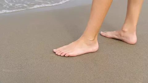 Un adolescent s-a infectat, la plajă, cu o amibă care se hrănește cu creierul uman