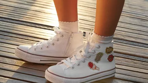 Cum să alegi teniși la modă și confortabili pentru copii?