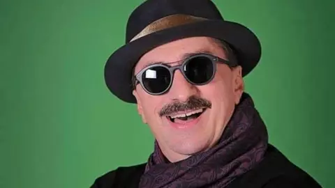 Cum se simte nepotul lui Romică Țociu la câteva luni după ce a înghițit două bile magnetice. Micuțul a trecut prin două operații complicate