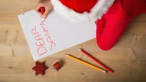 Scrisoarea sfâșietoare a unei fetițe cu leucemie pentru Moș Crăciun. Care e cea mai mare dorință a ei