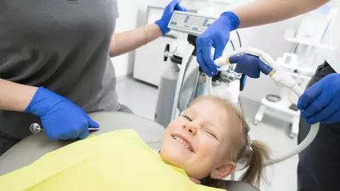 Cum să-l convingi pe cel mic să meargă la stomatolog