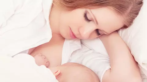 Cum își dă mama seama că bebelușul este hrănit bine. Sfatul unui consultant în alăptare