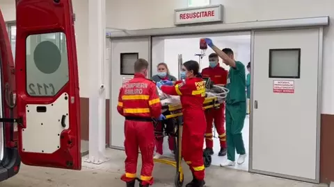 Copilul atacat de câini, din Botoșani, s-a trezit din comă