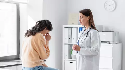 Cum a aflat adolescentă diagnosticată greșit cu anxietate că are encefalită autoimună