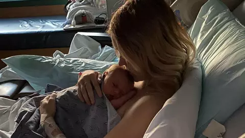 O tânără care credea că are pietre la rinichi a aflat că era, de fapt, însărcinată