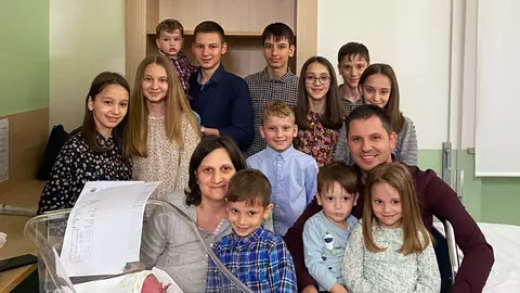 O familie de români, stabilită în Italia, a anunțat venirea pe lume a celui de-al 13-lea copil