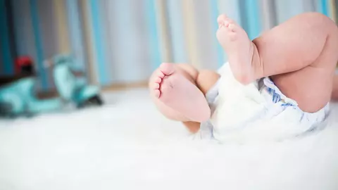 O fetiță de an era să-și piardă viața din cauza unui gest pe care toți membrii familiei îl fac mereu