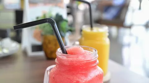 Un băiețel era să își piardă viața după ce a băut un suc din fructe. „Am fost șocați. Mai consumase așa ceva de atâtea ori!"