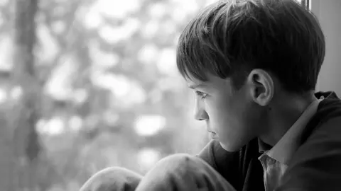 Scrisoarea dureroasă a unui copil ai cărui părinți divorțează: "Știu că vă doare. Și pe mine mă doare!"