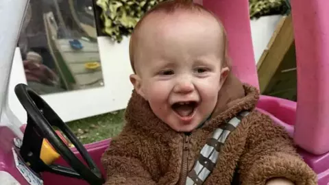 Un băiețel a murit la două zile după ce a ajuns la spital cu temperatură. Ce afecțiune gravă s-a ascuns în spatele simptomului de febră