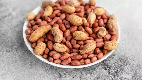 Studiu: Introducerea arahidelor în alimentația copilului mic îl ferește de alergii