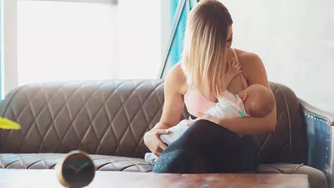 Alimente recomandate și nerecomandate în timpul alăptării. Ce mănânci și ce eviți ca să ai mai mult lapte