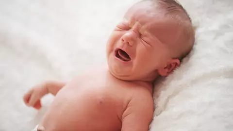 Cum faci copilul să se oprească din plâns instantaneu. Metoda concepută științific e folosită cu succes de mamele din întreaga lume