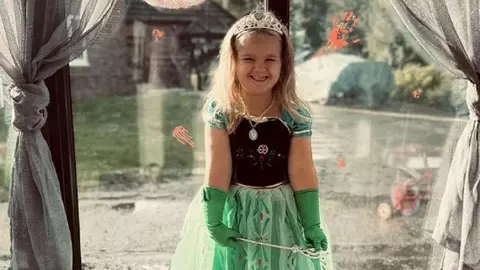 Cum și-a salvat o fetiță de cinci ani mama de la moarte. "Era în rochia ei de prințesă!"