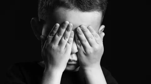 Un băiat cu autism a fost nevoit să schimbe peste 30 de școli pentru că profesorii nu pot face față "nevoilor lui complexe"