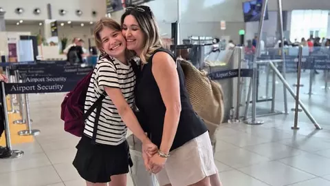 Alesia, fiica Elei Crăciun, a plecat pentru prima oară singură din țară, la 12 ani. "Cea mai curajoasă fetița din lume!"