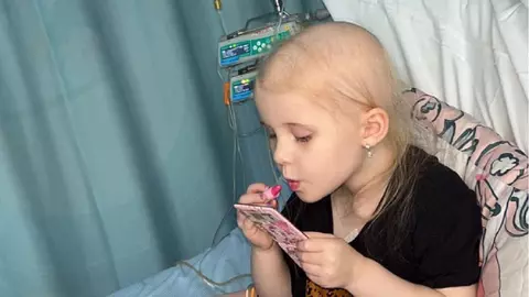 Cum a descoperit o femeie că fetița ei are cancer. "Am știut atunci că este foarte rău!"