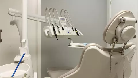O fetiță de patru ani a murit în timpul unei intervenții la dentist, din cauza neglijenței medicului