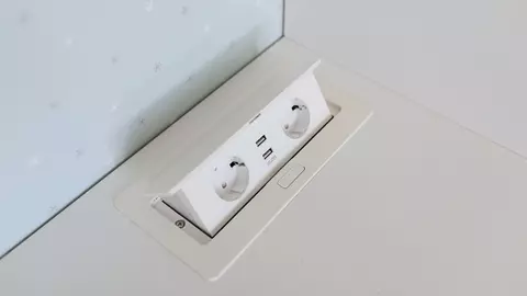 Optimizarea spațiului: exemple de mobilier cu prize încorporabile